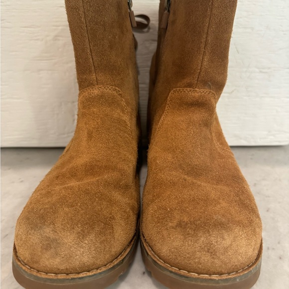 Ugg Boots with tie up back Size 6 in Chestnut - Picture 6 of 7